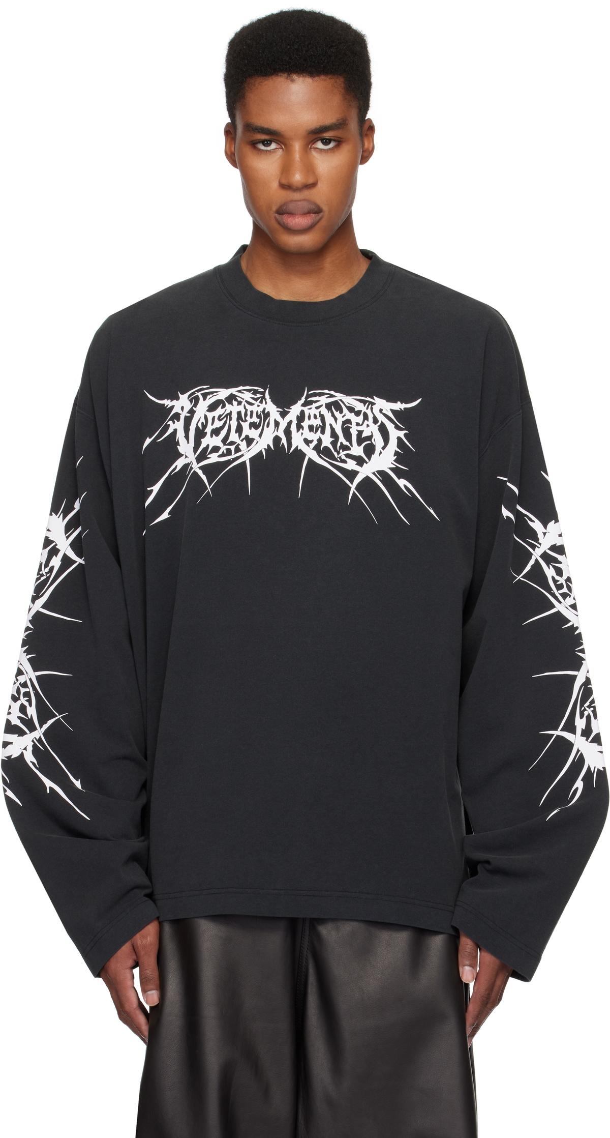 【VETEMENTS】ブラック Death l 長袖Tシャツ VETEMENTS Black Death Metal Longsleeve T-shirt Vetements
