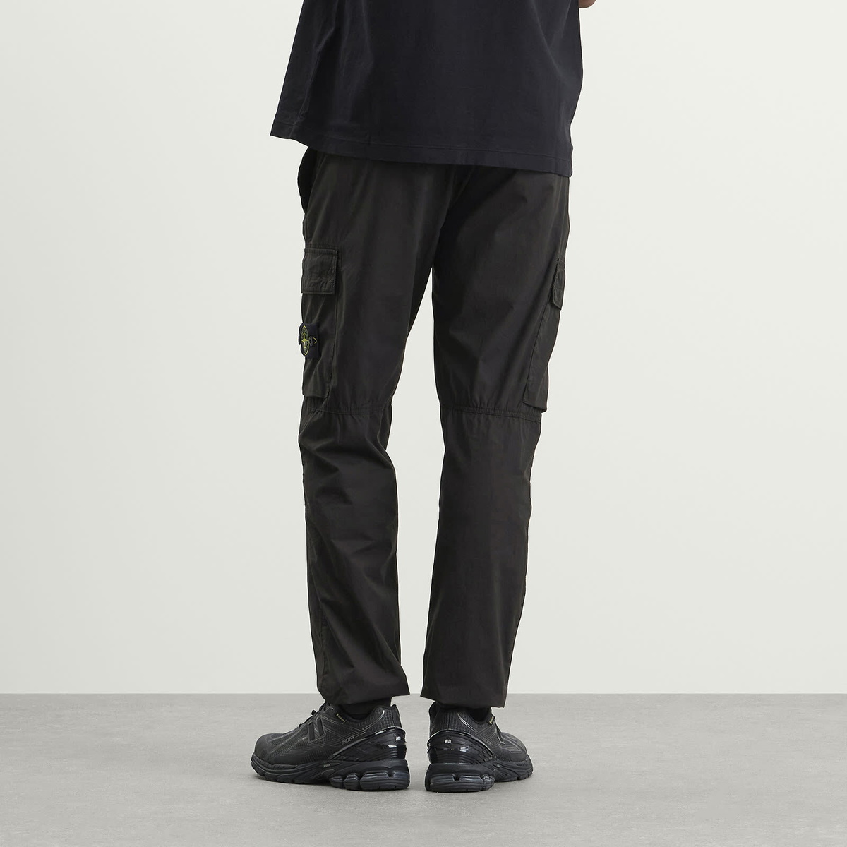 Stone Island Men's Paracadute Cargo Trousers in Black
