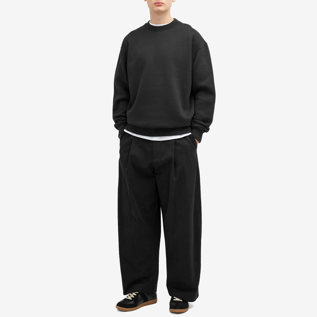 Róhe Men's Oversized Logo Crew Sweatshirt in Black