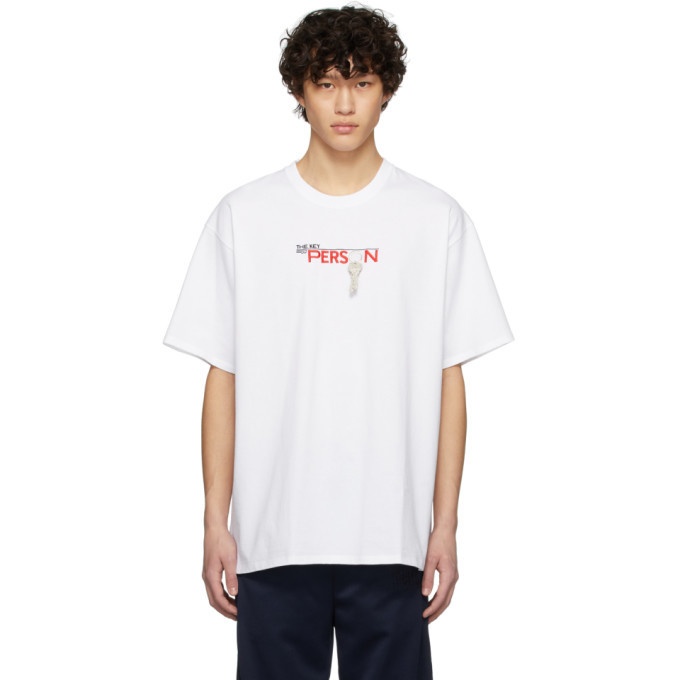 Photo: Doublet White Key Person Embroidery T-Shirt