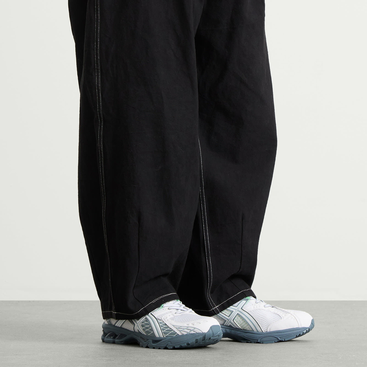 Asics GEL-Nimbus 10.1 Gore Tex Sneaker in White/Fjord Grey