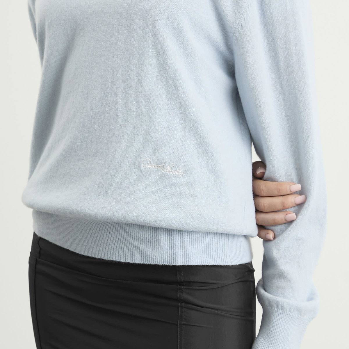 DUNST Women's Soft V-Neck Sweater in Soft Blue