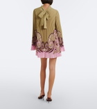 La DoubleJ Kells Swirl plissé crêpe de chine minidress