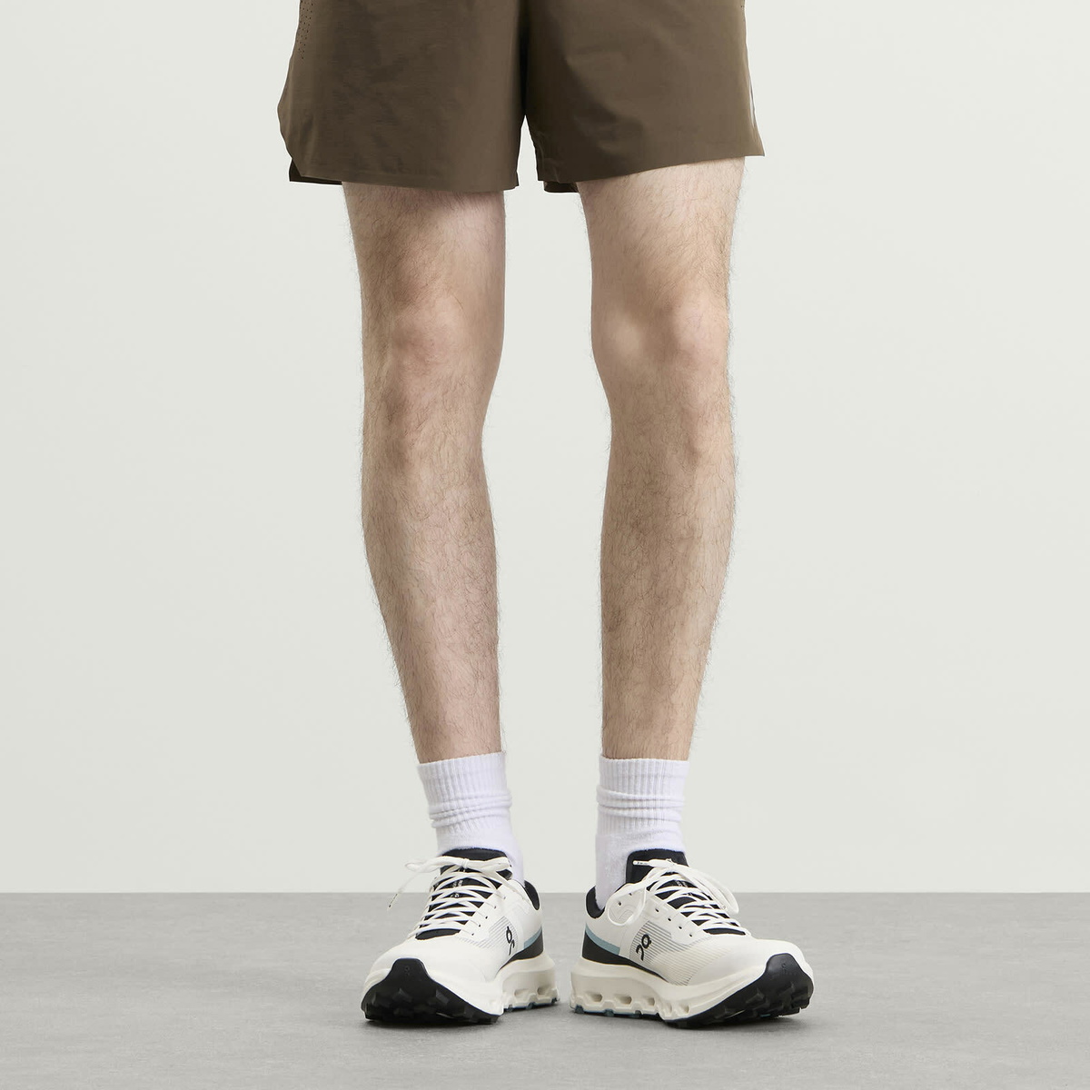 ON Men's Cloudvista 3 Sneaker in Ivory/Wash