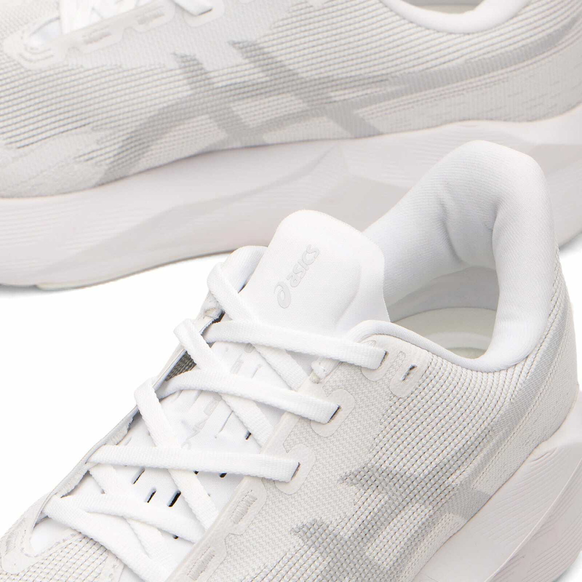 Asics Novablast 6 Sneaker in White/White