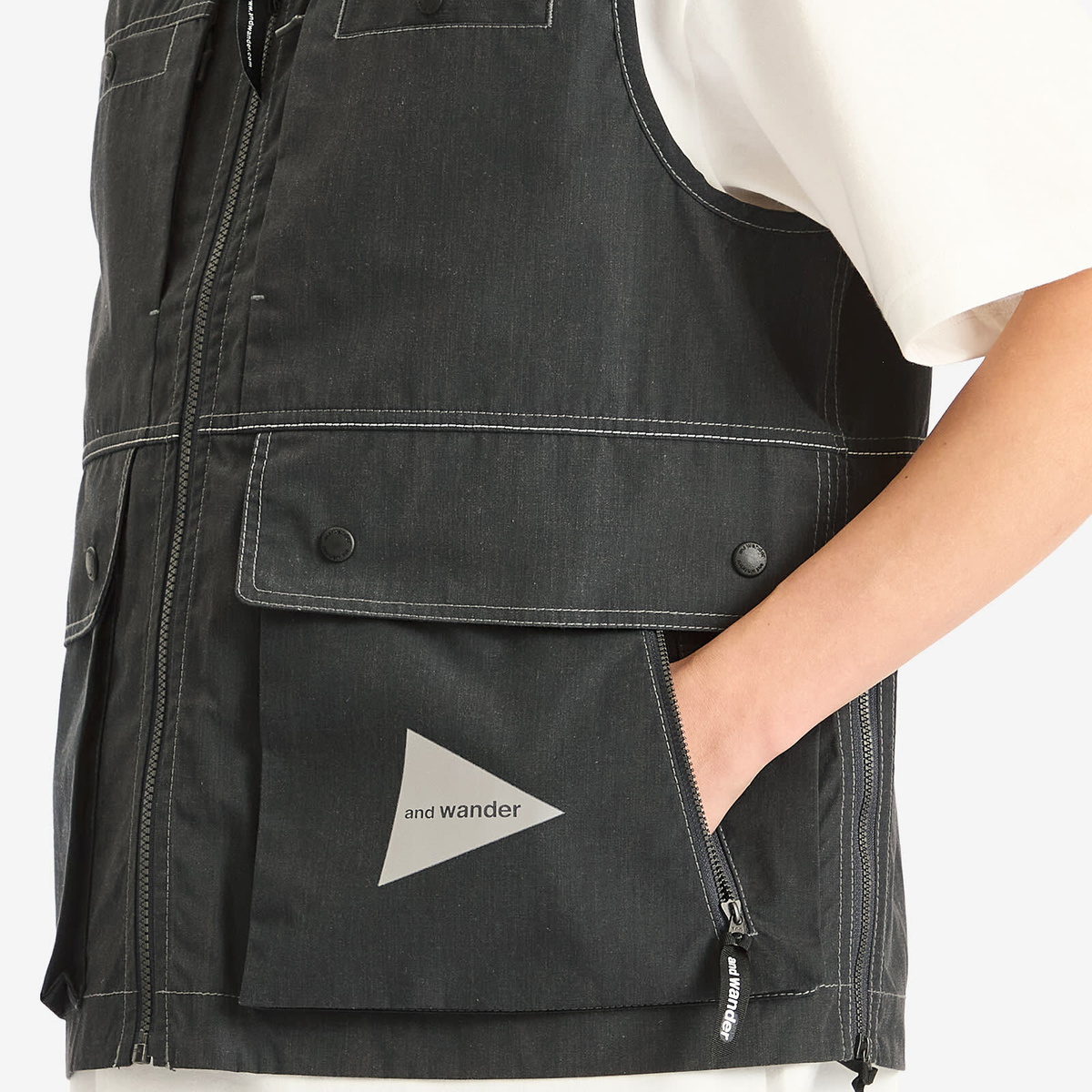 and wander Men's Tough Aramid Vest in Charcoal