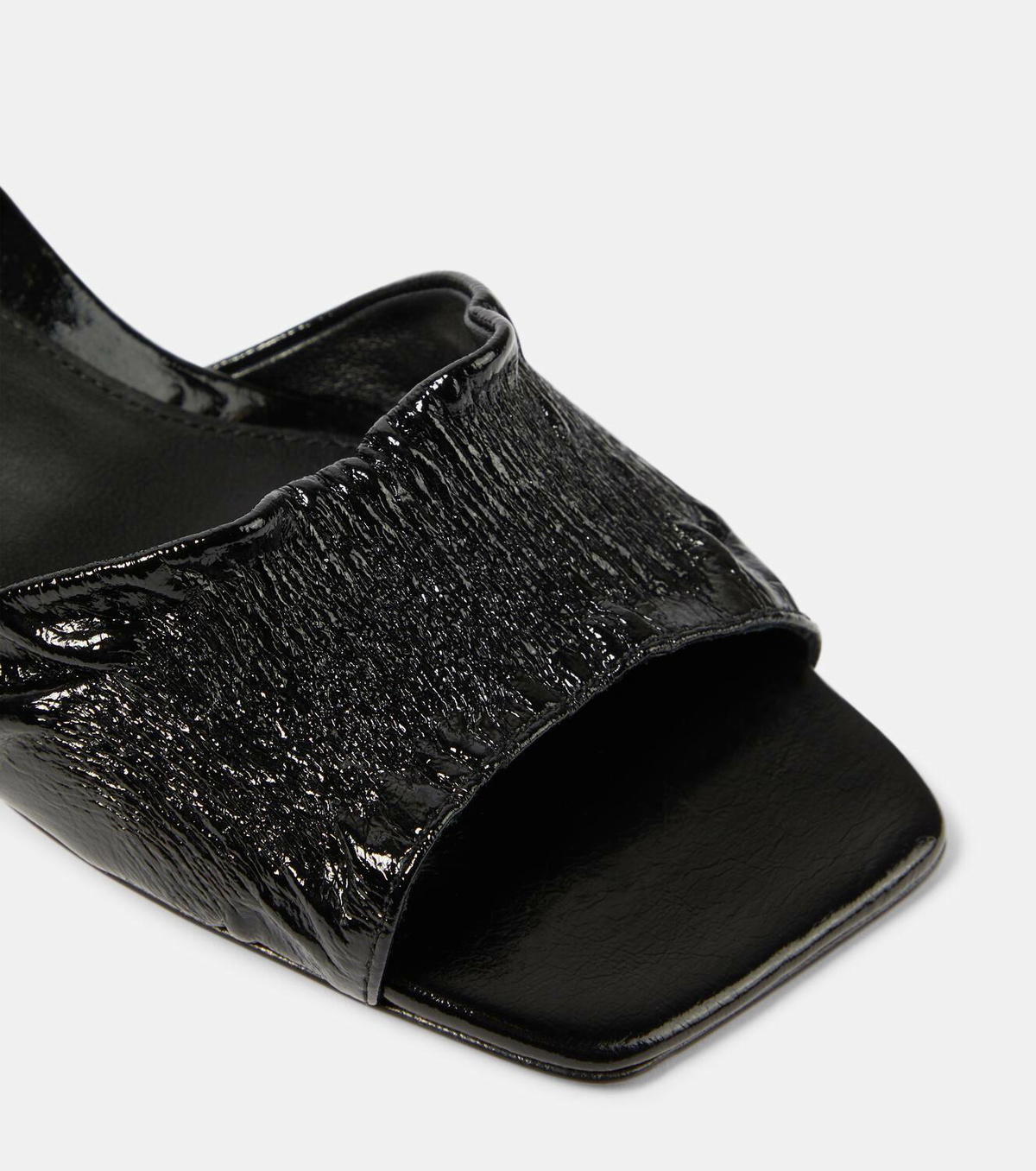 【Toteme】ザ Gathered Scoop-Heelレザーサンダル 0400020078408_SNOW?wid=600&hei