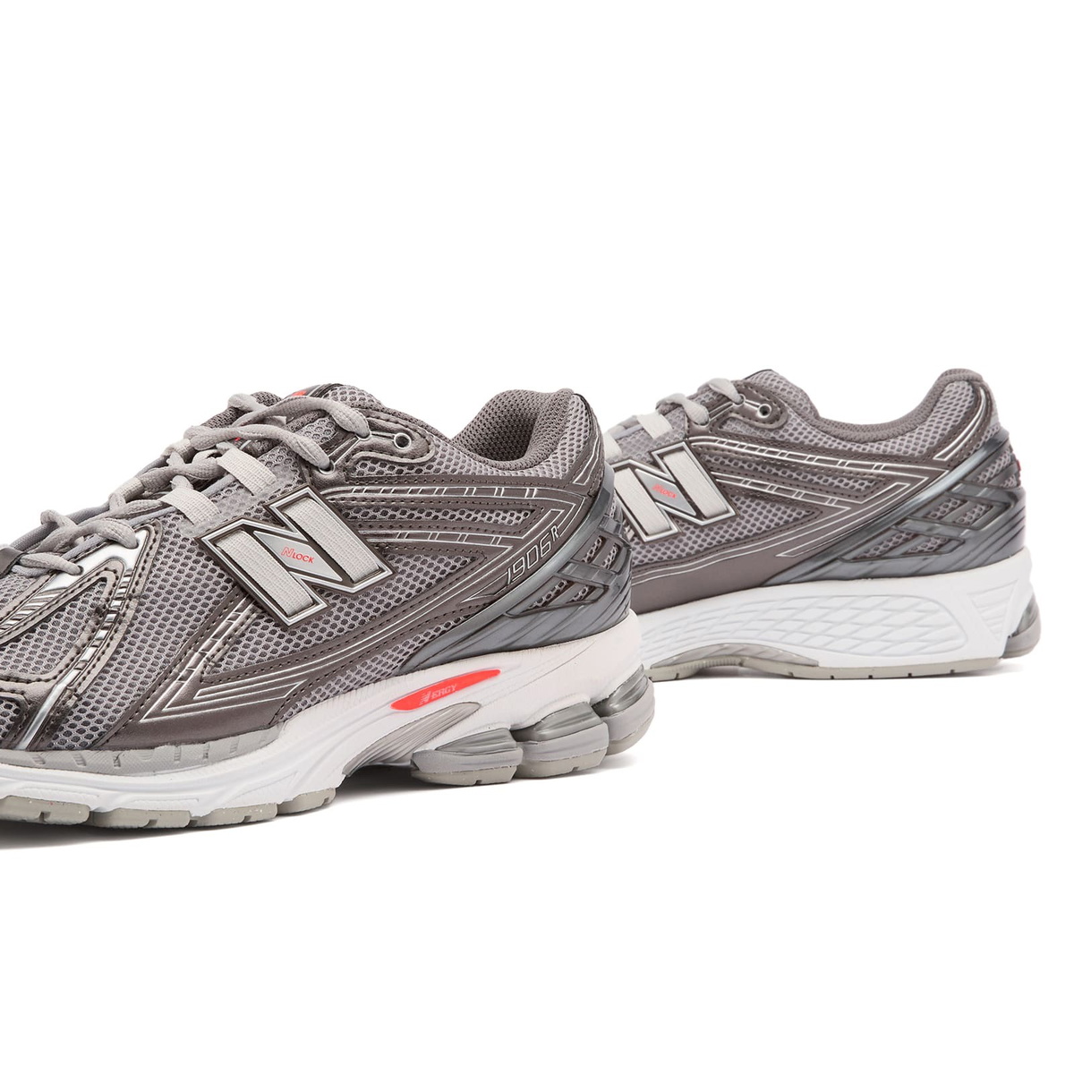 New Balance 1906R Sneaker in Black Metallic