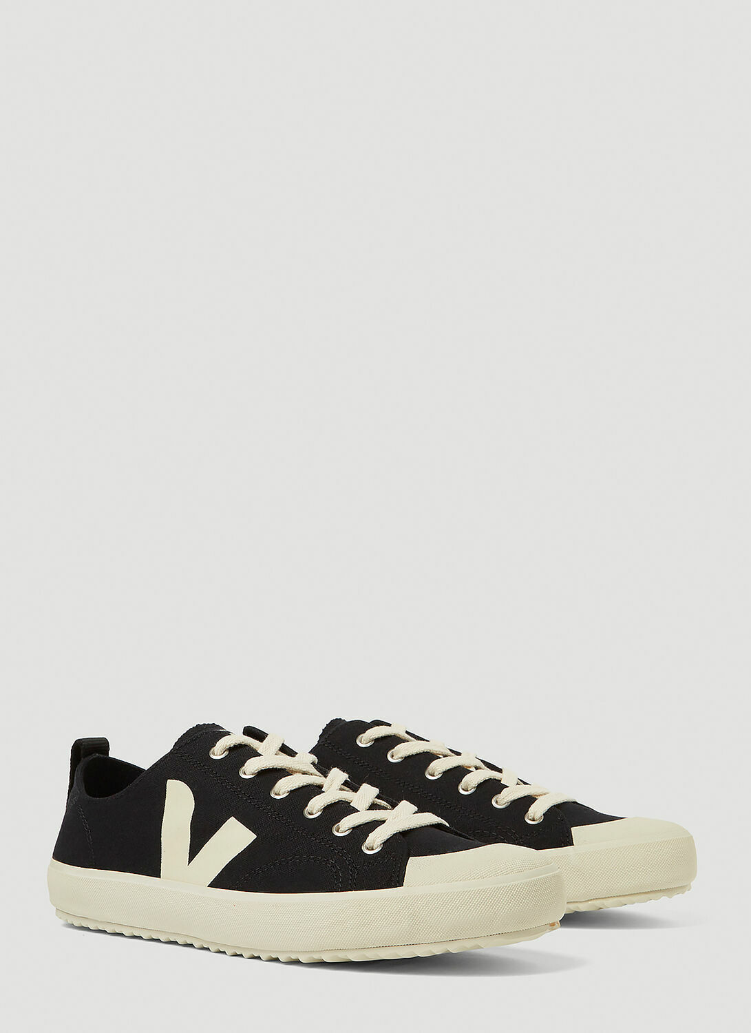 Veja Nova Sneakers
