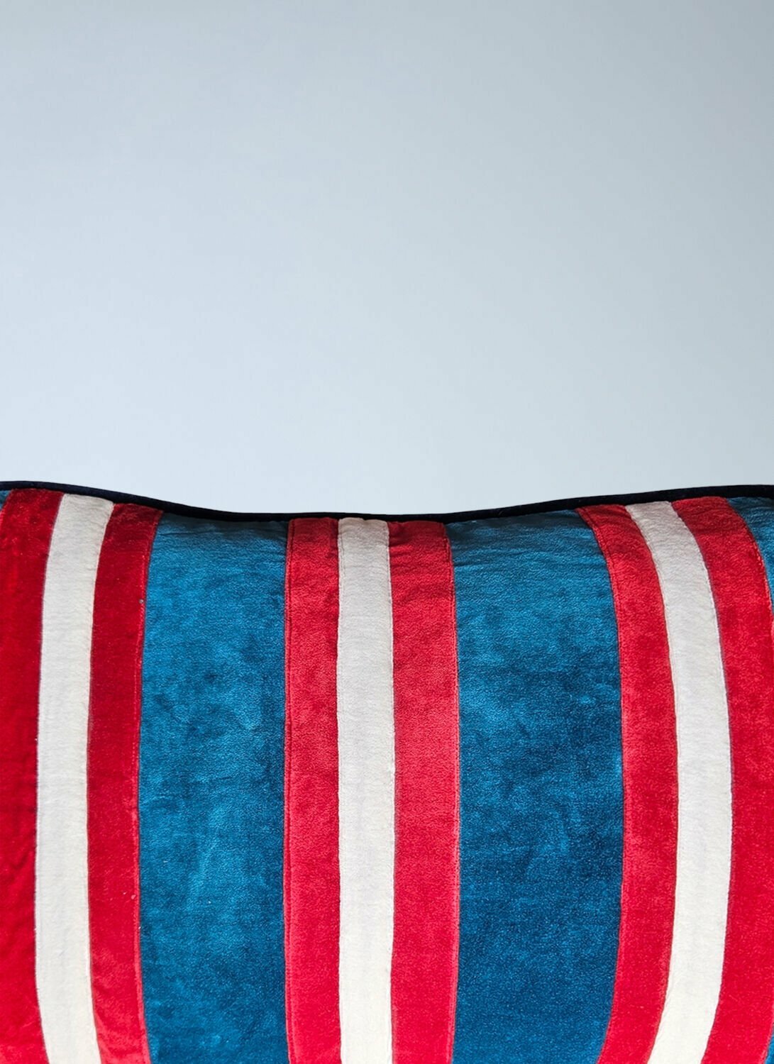 Les-Ottomans Velvet Stripe Cushion
