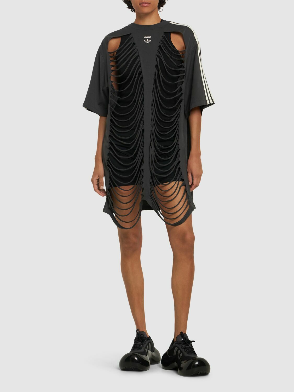 トップス adidas by Avavav SLASHED T-SHIRT adidas Originals by Avavav slashed t-shirt features cut-out