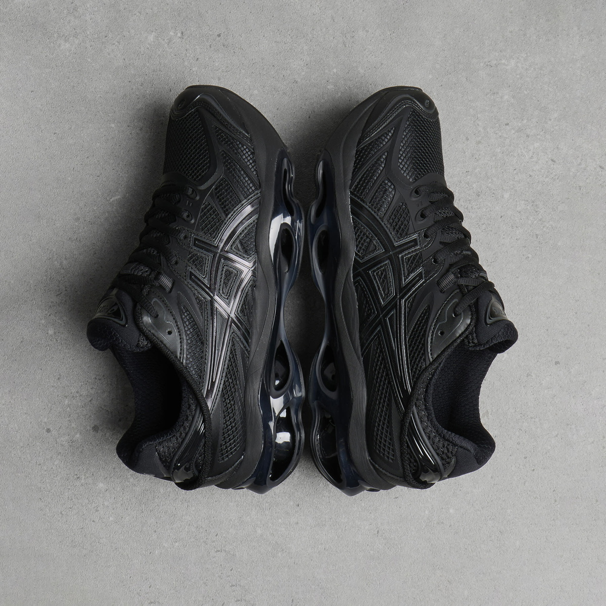 Asics Men's GEL-KINETIC 2.0 Sneaker in Black/Black