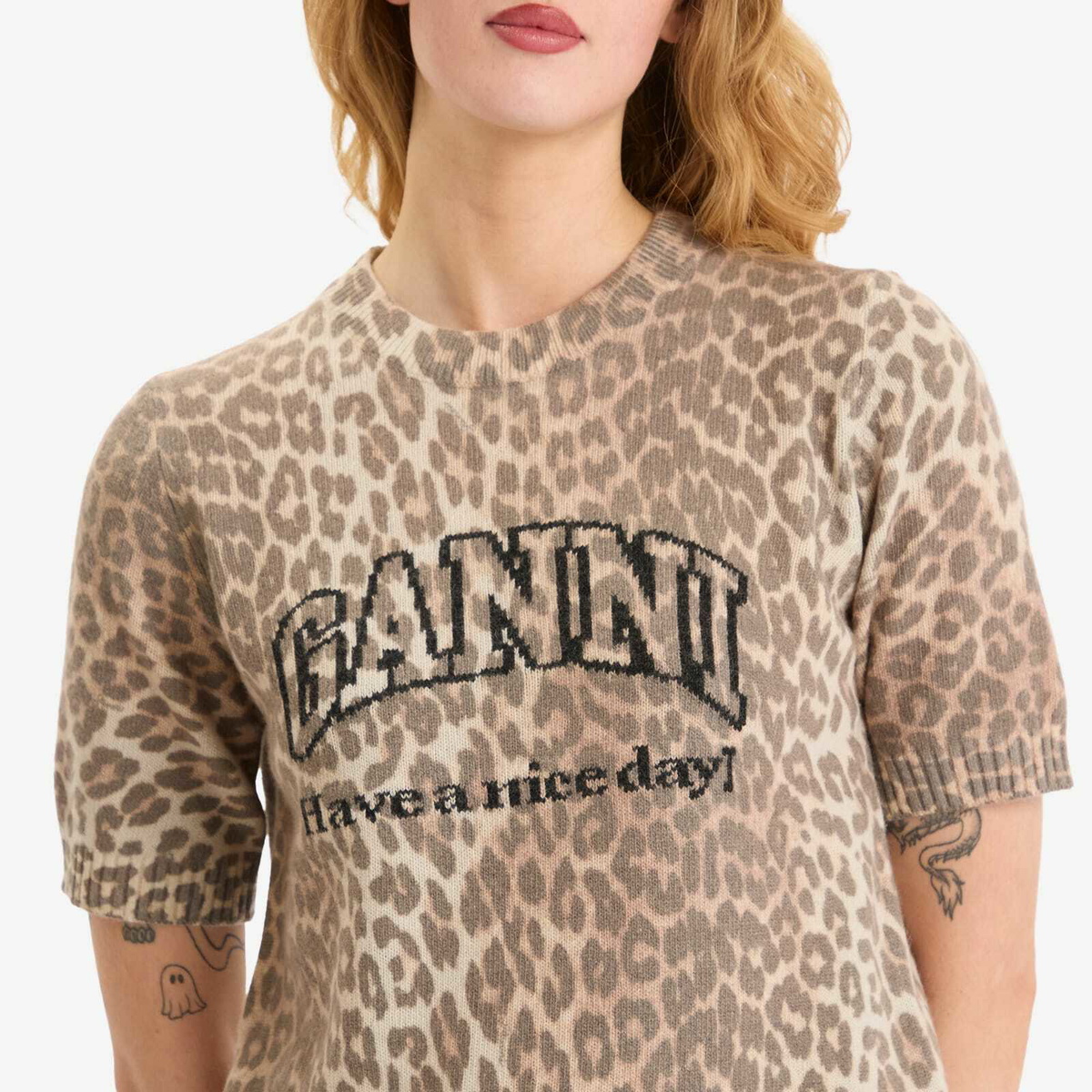 Tシャツ・カットソー GANNI Graphic Wool Mix Printed Leopard T-Shirt GANNI Women's Graphic Wool Mix Printed T-Shirt in Leopard GANNI