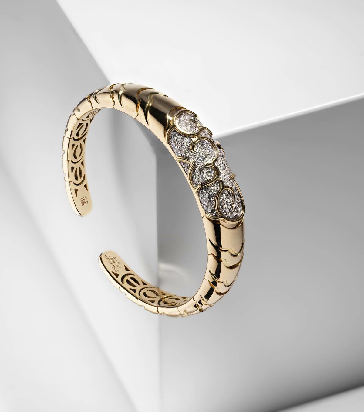 Marina B Onda 18kt gold bangle with diamonds