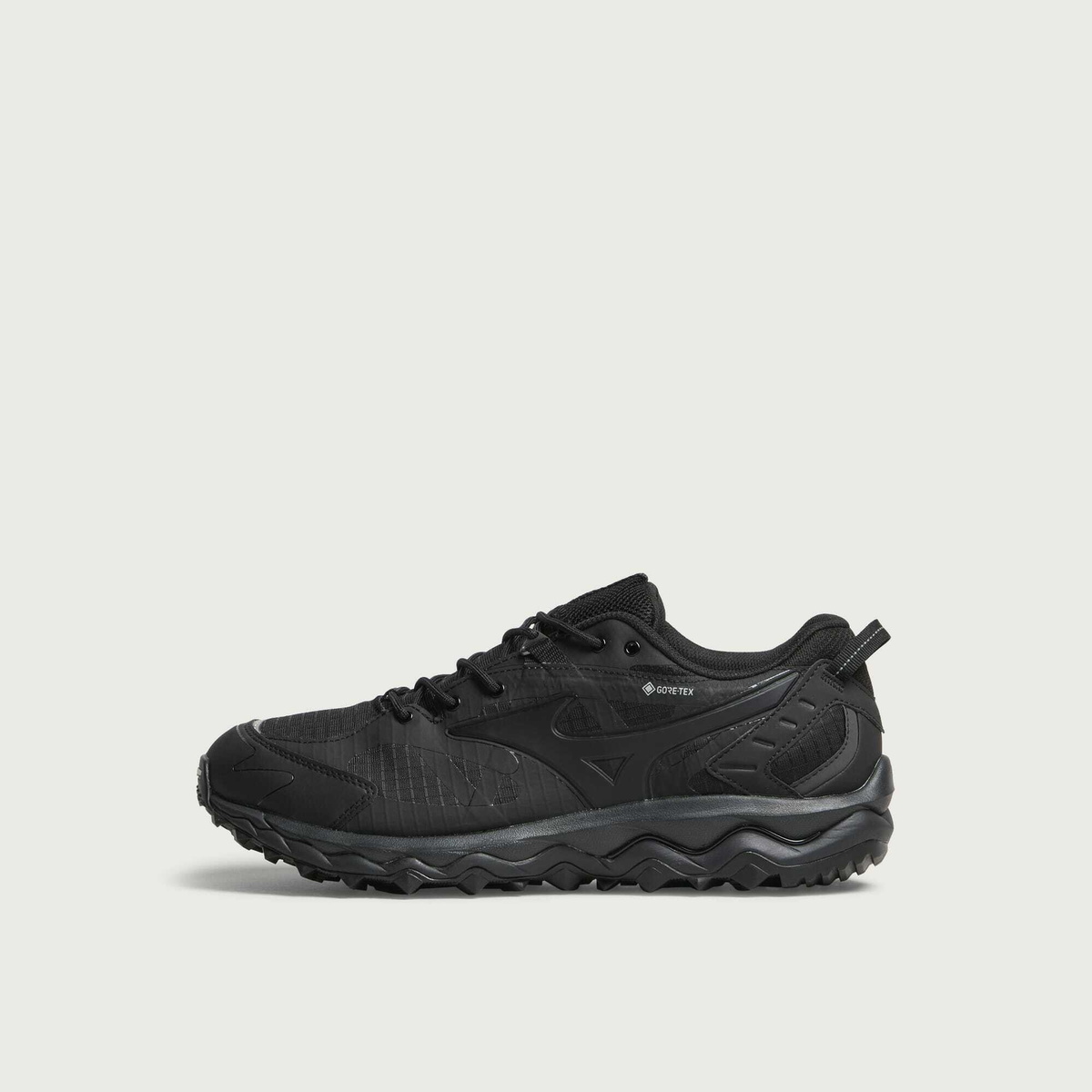 Mizuno Men's Wave Mujin Tl Gore-tex Sneaker in Black