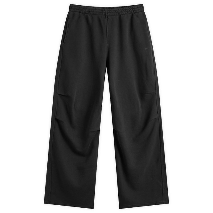 Photo: SKIMS Women's Lofty Garment Dye Fleece Boxer Sweatpants in Washed Onyx
