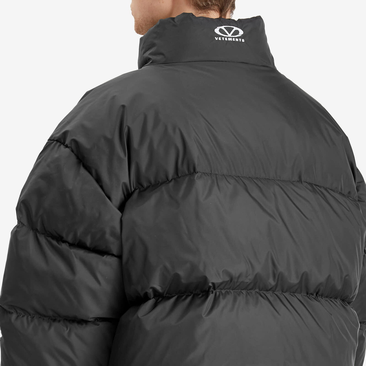 VETEMENTS Men's Logo Puffer Jacket in Black