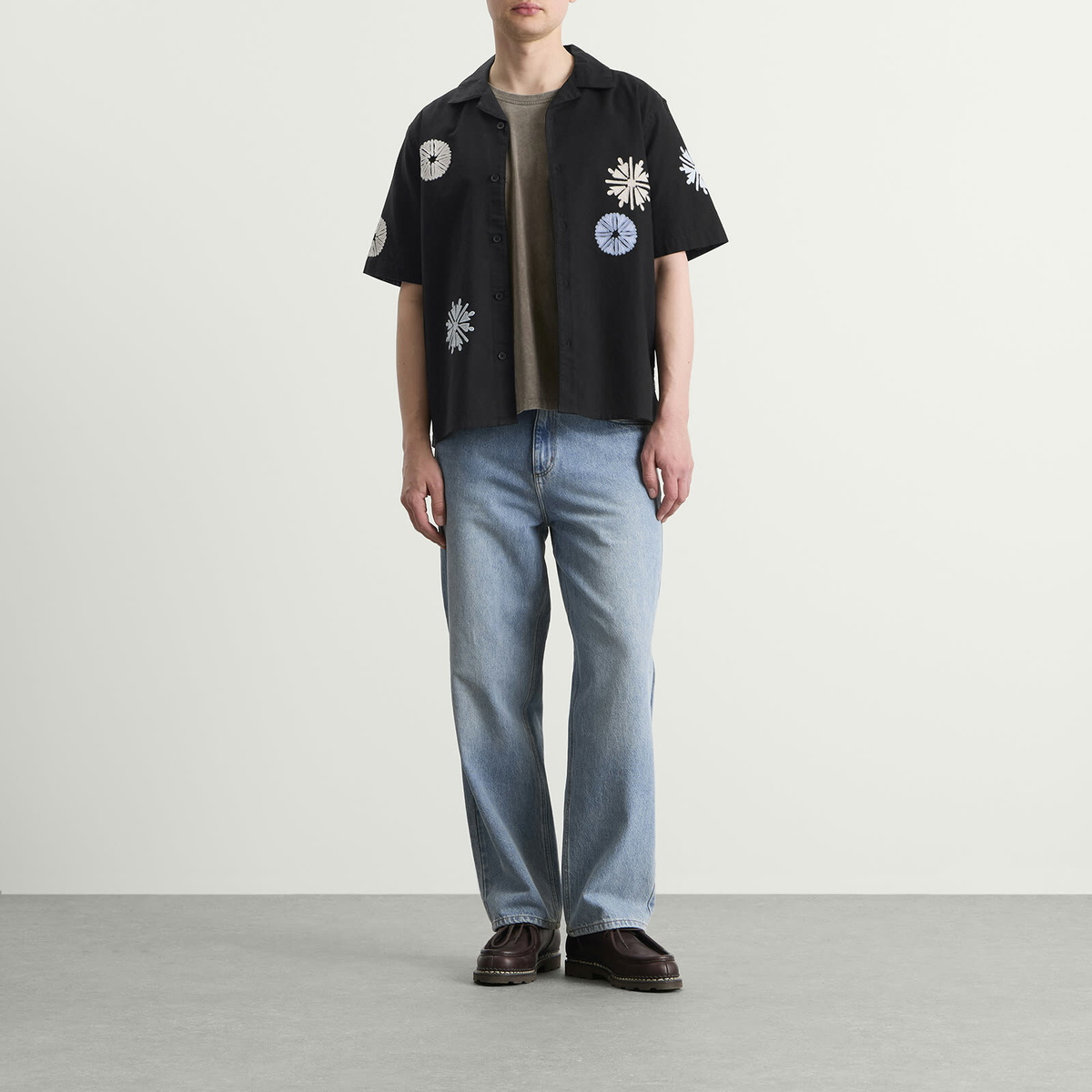 Wax London Men's Didcot Round Applique Vacation Shirt in Black/Multi