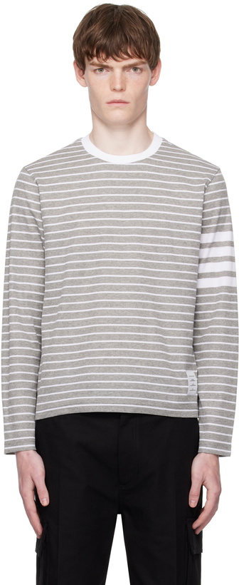 Photo: Thom Browne Gray & White Milano 4-Bar Long Sleeve T-shirt