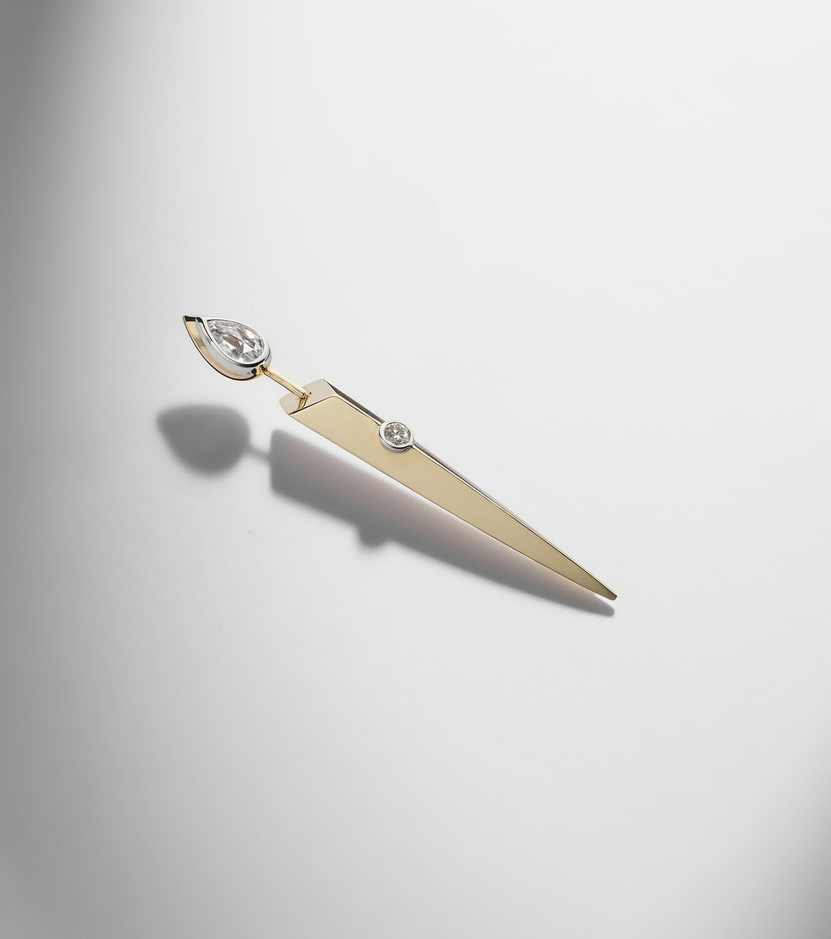 Rainbow K 14kt gold single earring with diamonds