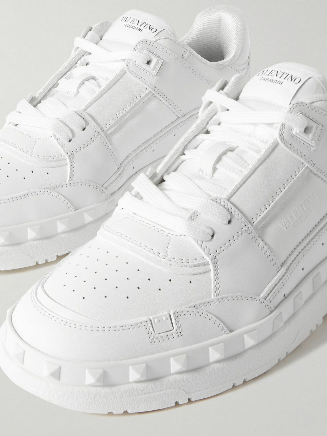 スニーカー VALENTINO WHITE LEATHER FREEDOTS SNEAKERS Valentino Garavani Freedots XL Leather Sneakers | White
