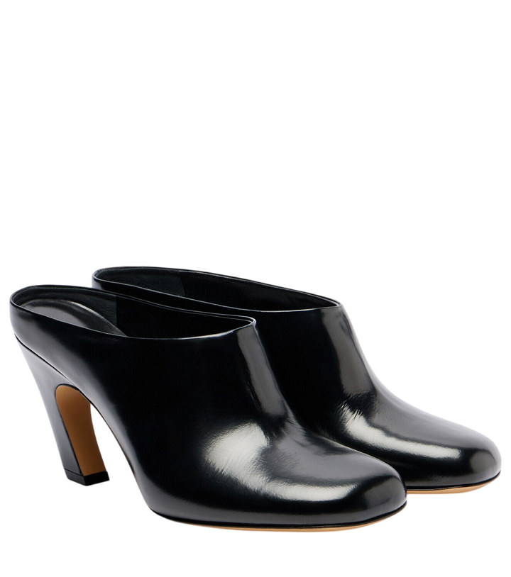 Photo: Le Monde Béryl Mica 80 leather mules