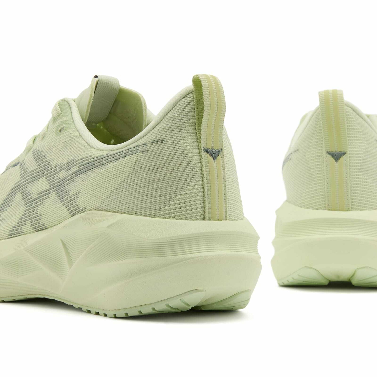 Asics Running NOVABLAST 5 in Whisper Green/Monument Blue ASICS