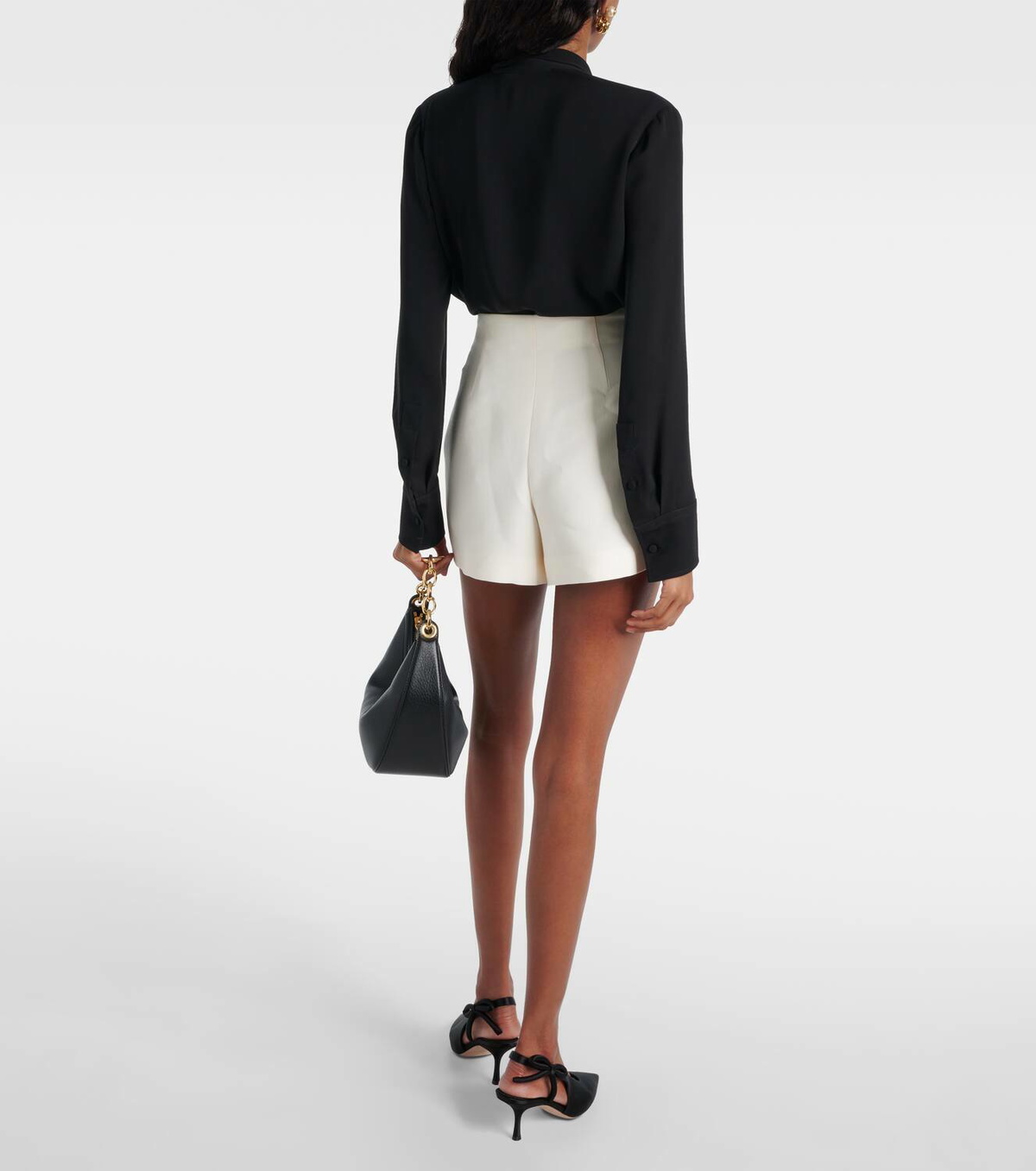 ショートパンツ VALENTINO Black Crepe Couture Shorts RF2J0 1CF 0NO VGold Crêpe Couture shorts in black - Valentino | Mytheresa