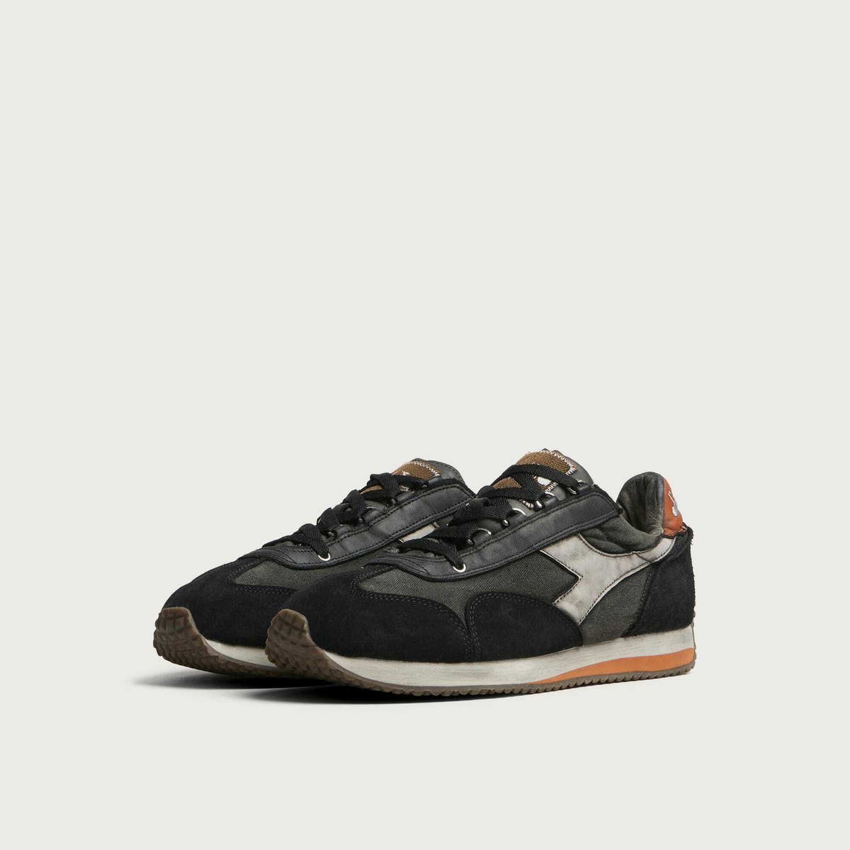 Diadora Men's Equipe Dirty Sw Evo Sneaker in Anthracite Black