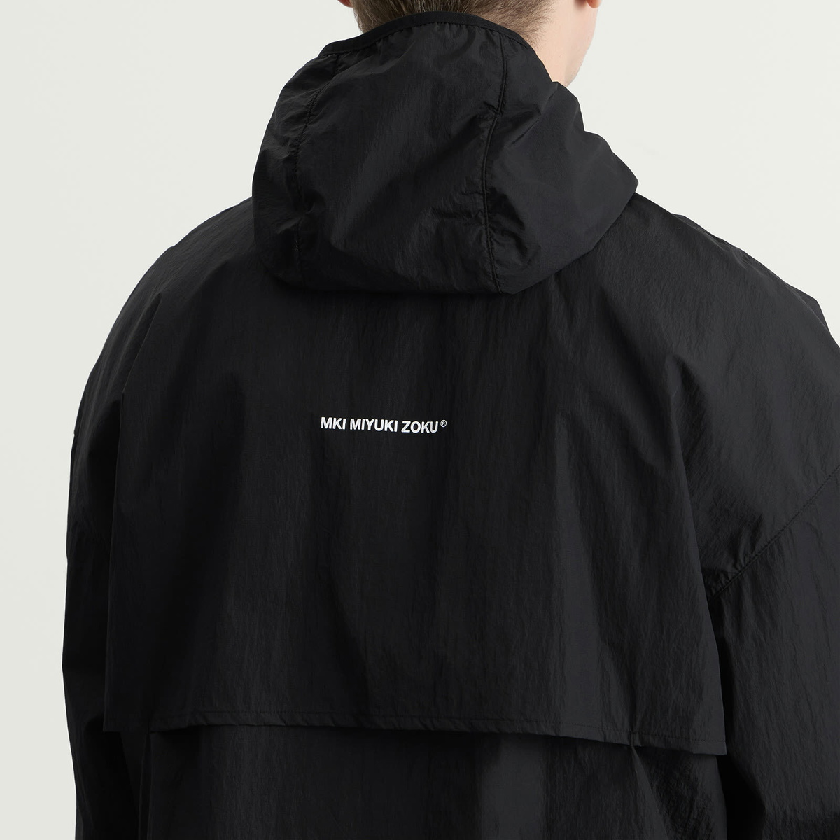 MKI Men's Hyperlight Hooded Wind Jacket in Black