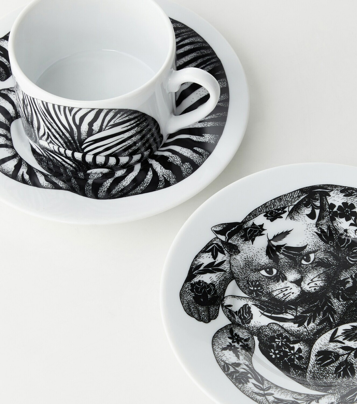 Fornasetti High Fidelity set of 6 porcelain teacup and saucer set