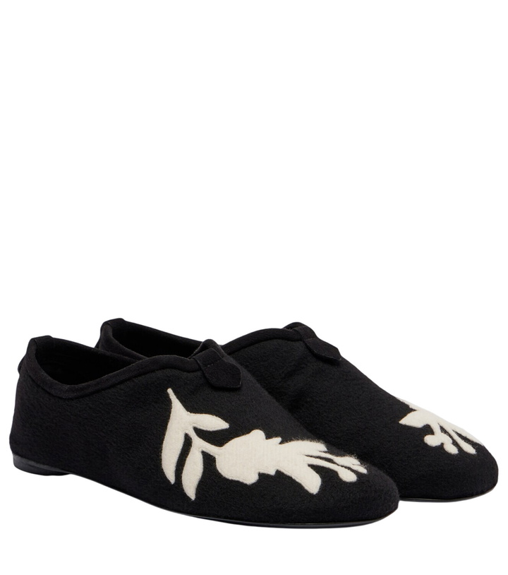 Photo: Loro Piana Floaty embroidered flats