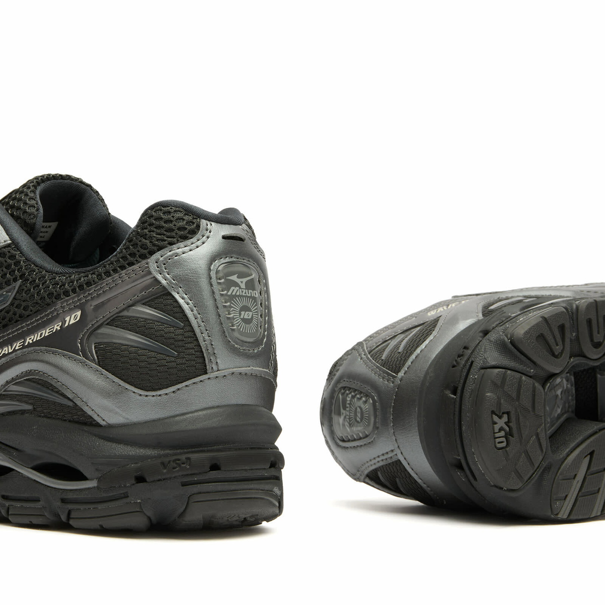 Mizuno WAVE RIDER 10 "SPORT" Sneaker in Black Sand/Black Sand/Metallic Gray