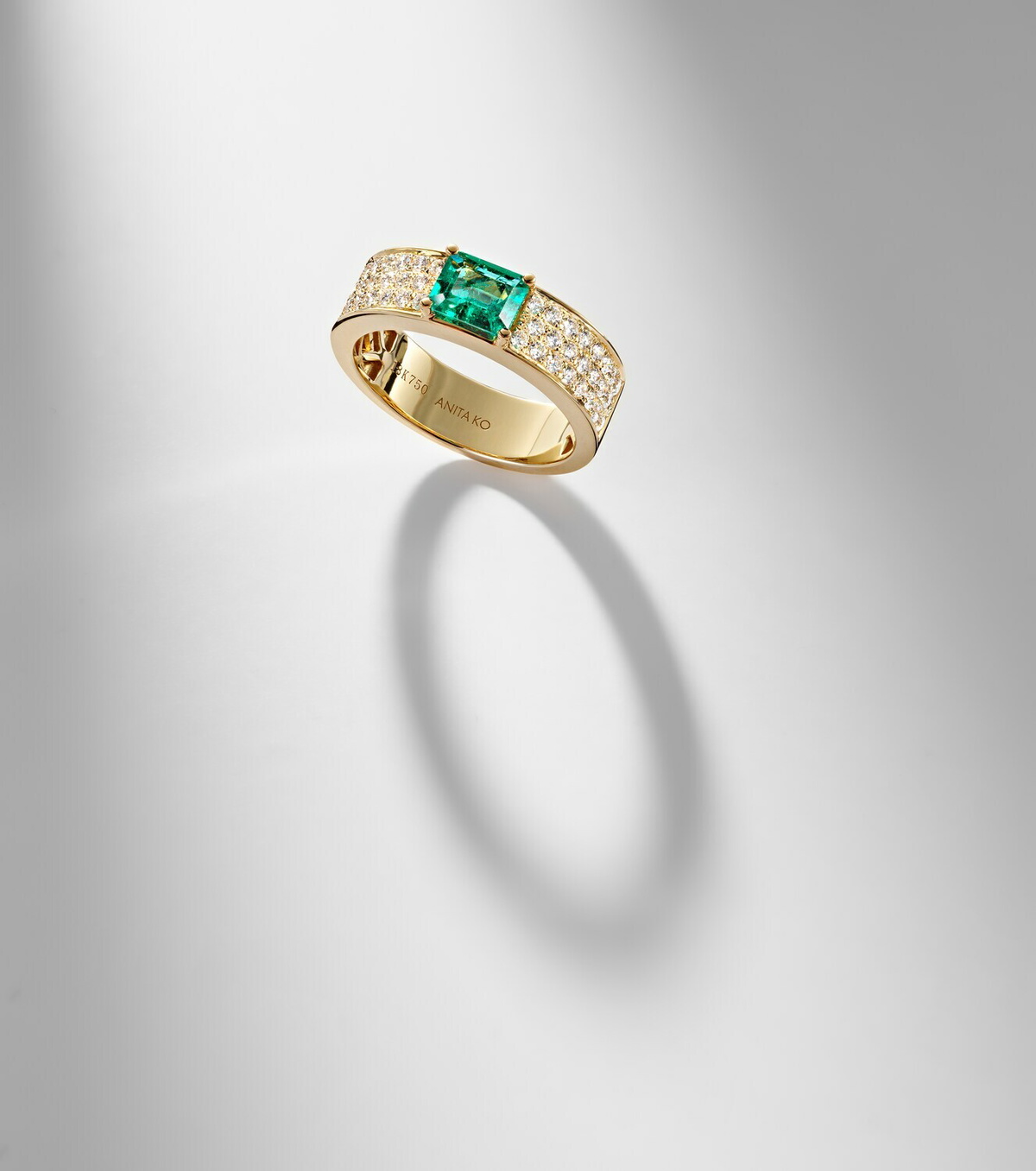 Anita Ko 18kt gold ring with emerald and diamonds