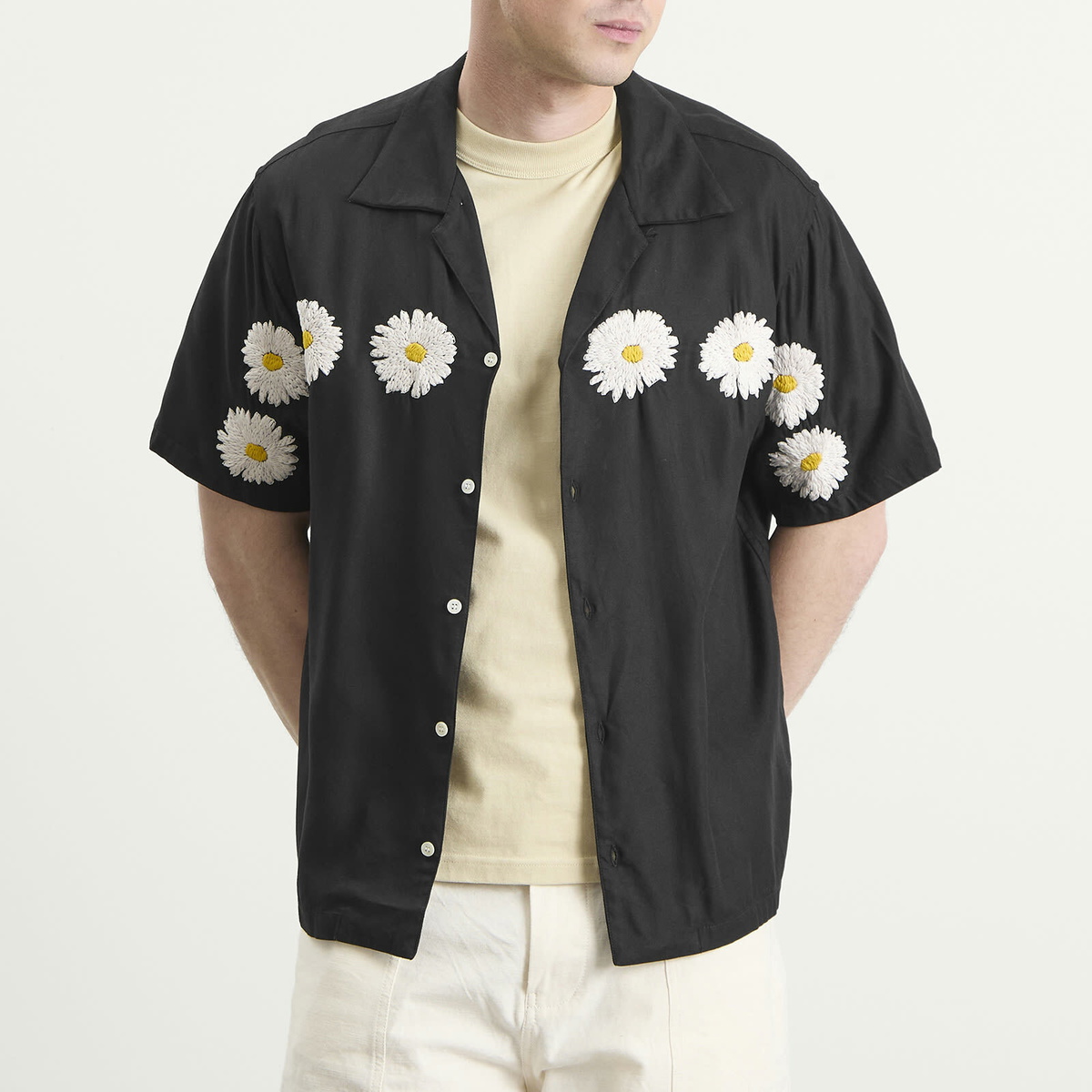NOMARHYTHM TEXTILE Men's Flower Embroidery Open Collar Shirt in Black