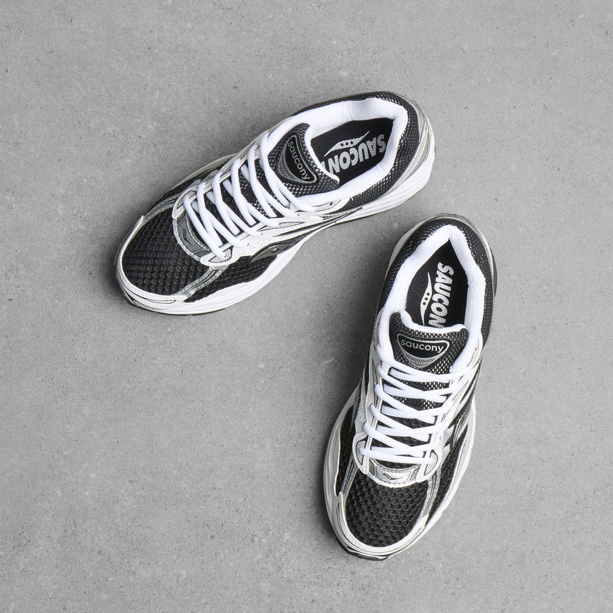 Saucony Progrid Omni 9 Sneaker in Black/White