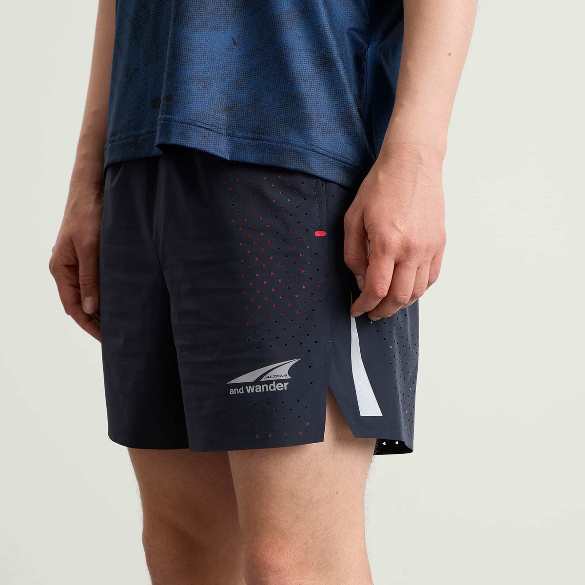 and wander Men's x Altra Ventilation Shorts in Navy