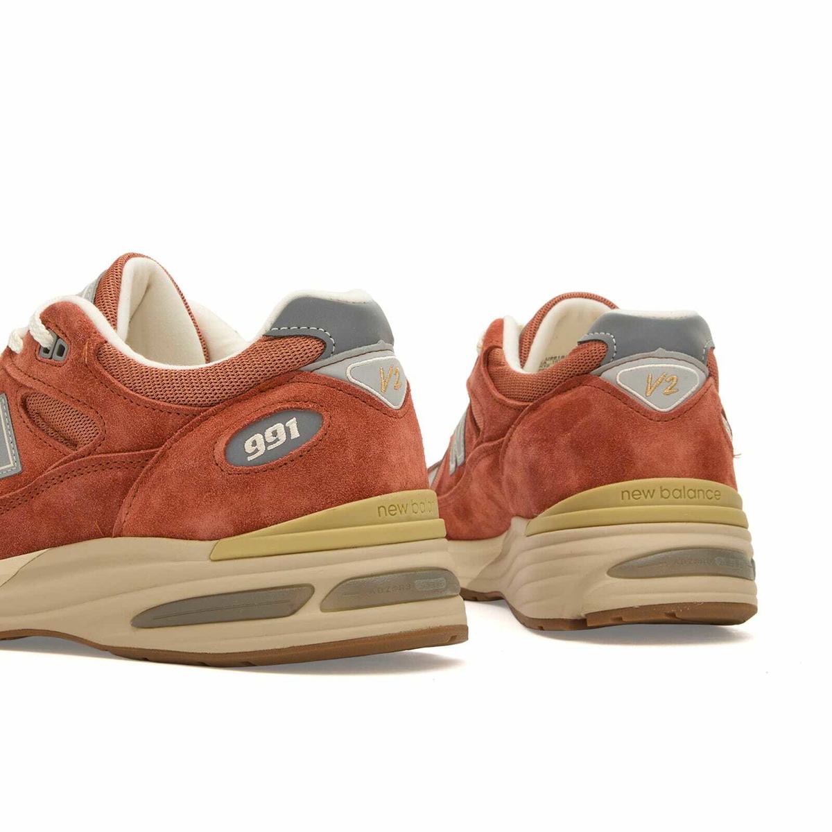 New Balance 991v2 Sneaker in Potters Clay/Raw Sienna/Harbor Mist