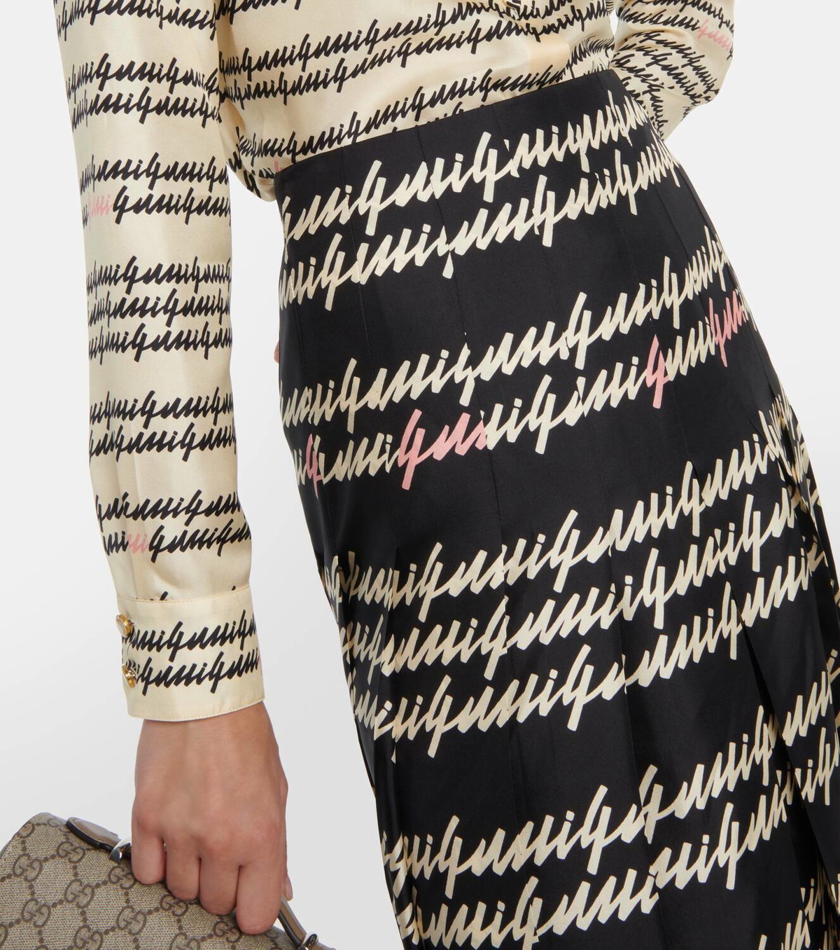 GUCCI★素敵！FLORAL TASSEL PRINT SILK PLEATED MIDI SKIRT GUCCI☆素敵！FLORAL TASSEL PRINT SILK PLEATED MIDI SKIRT