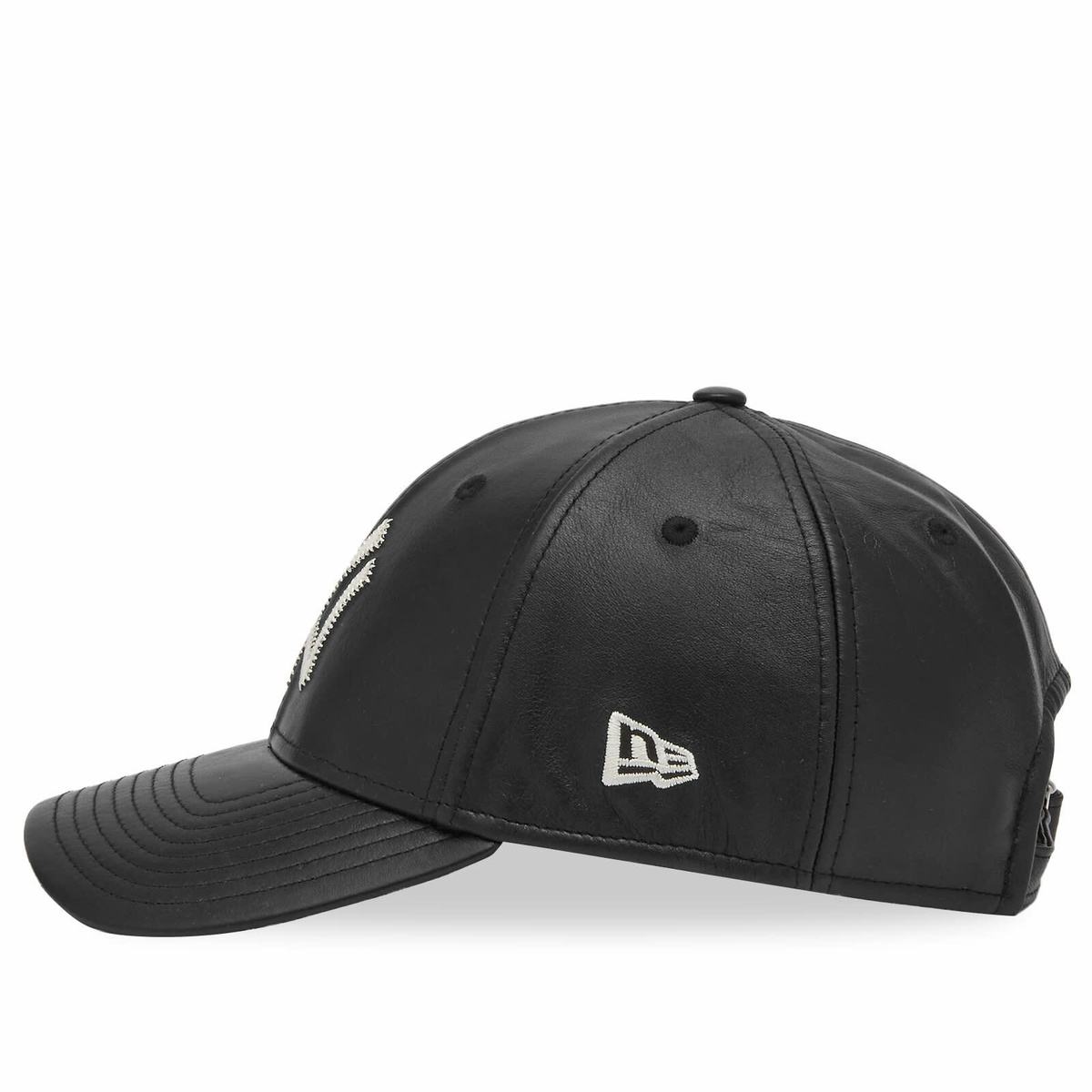 New Era New York Yankees Leather 9Forty Adjustable Cap in Black