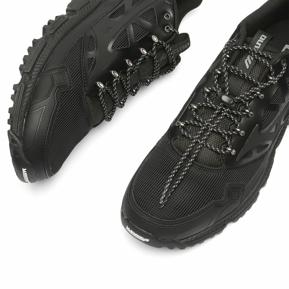 Mizuno Wave Daichi LS Sneaker in Black