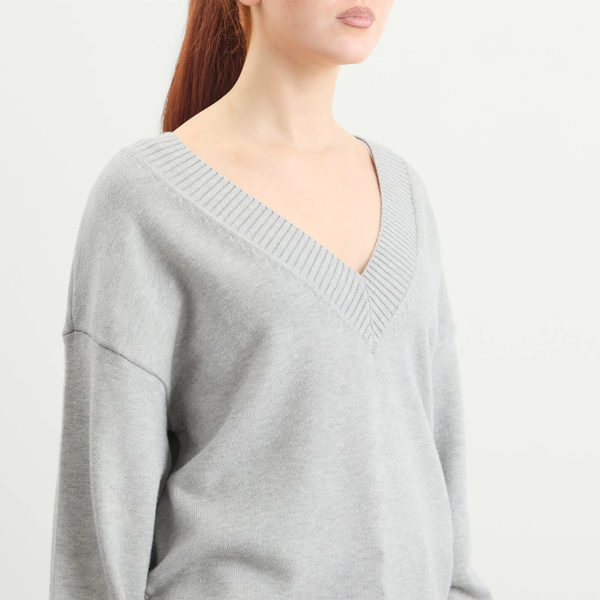 Good American Women's Knit Deep V Knit Sweater in Melange Grey