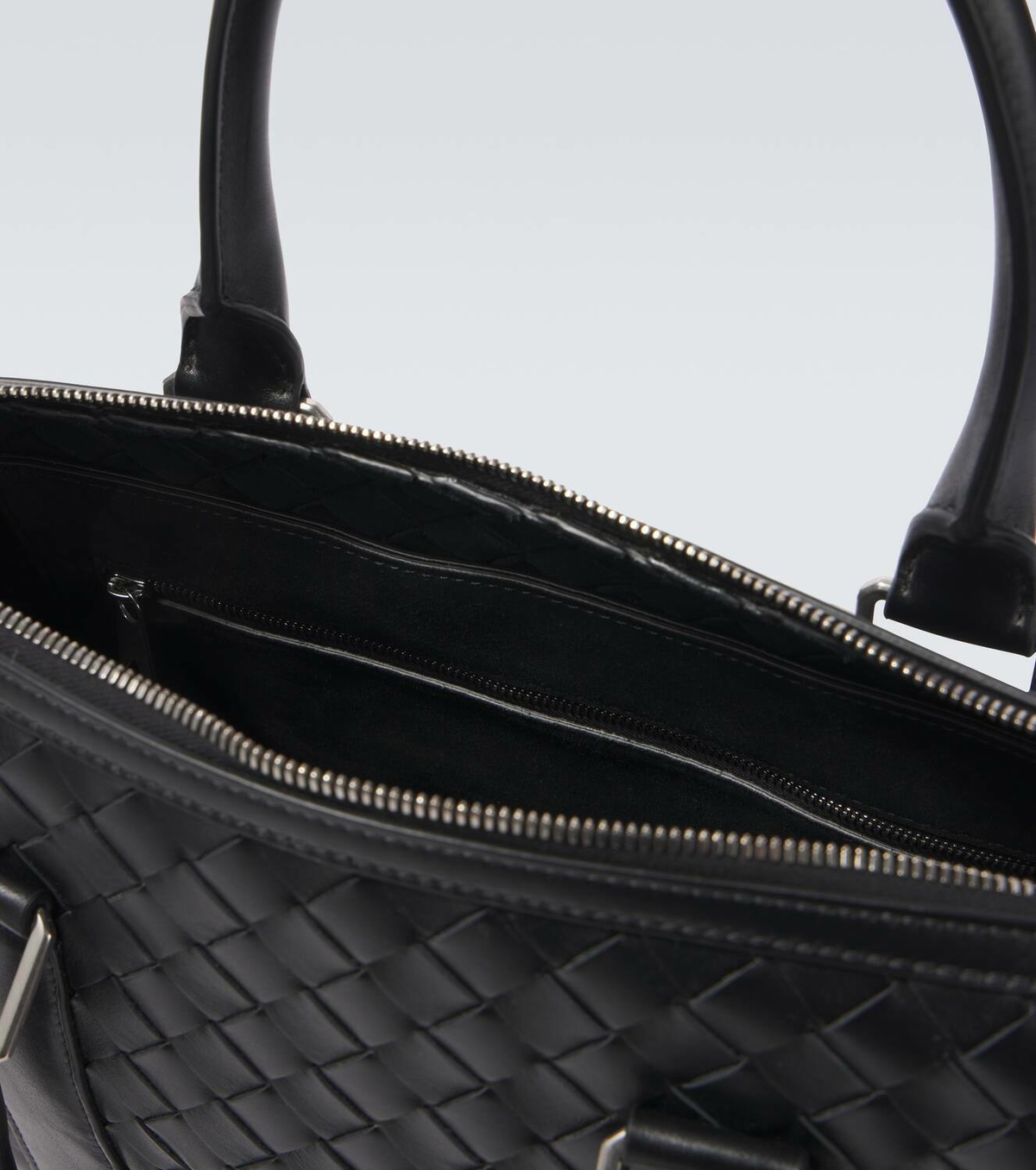 [Bottega Veneta] Intreciato Slim Fit Long ☆送料込☆ Bottega Veneta® Men's Slim Intrecciato Long Wallet in Nero