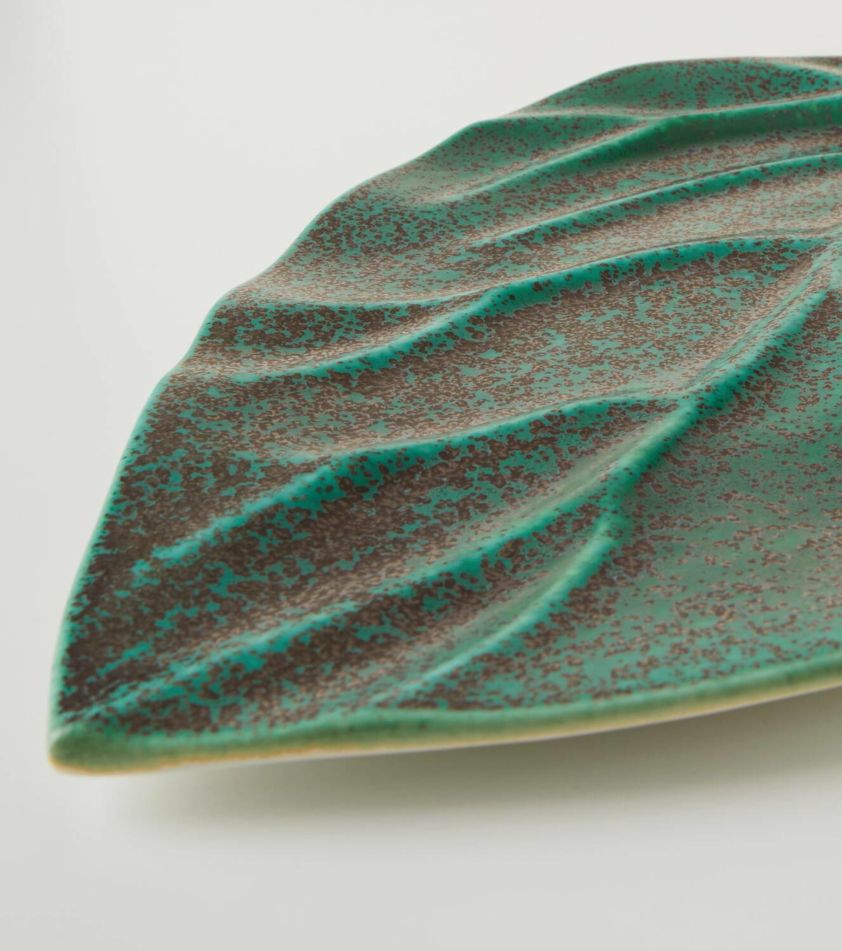 L'Objet Cenote Leaf porcelain platter