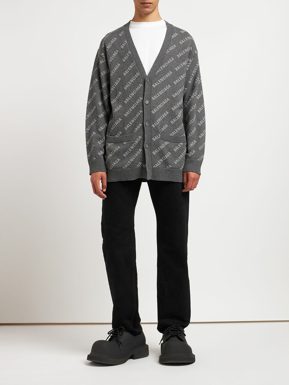 【美品】BALENCIAGA ブラック ロゴ ジャガード カーディガン Balenciaga intarsia-knit logo-motif Cardigan | Black | FARFETCH