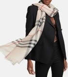 Burberry Wool and silk scarf