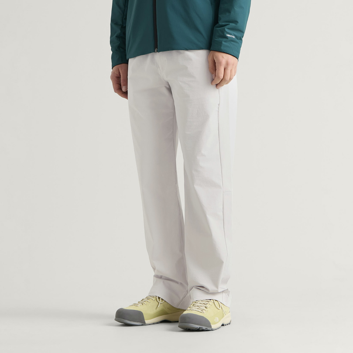The North Face Men's Black Box Tech Woven Trousers in Cumulus Cloud