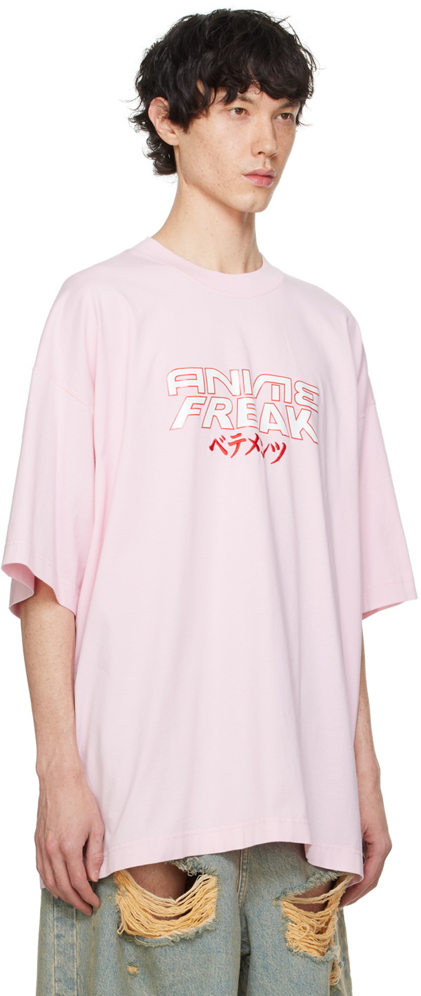 【関税込み】VETEMENTS ピンク Anime Freak Tシャツ Pink 'Anime Freak' T-Shirt by VETEMENTS on Sale