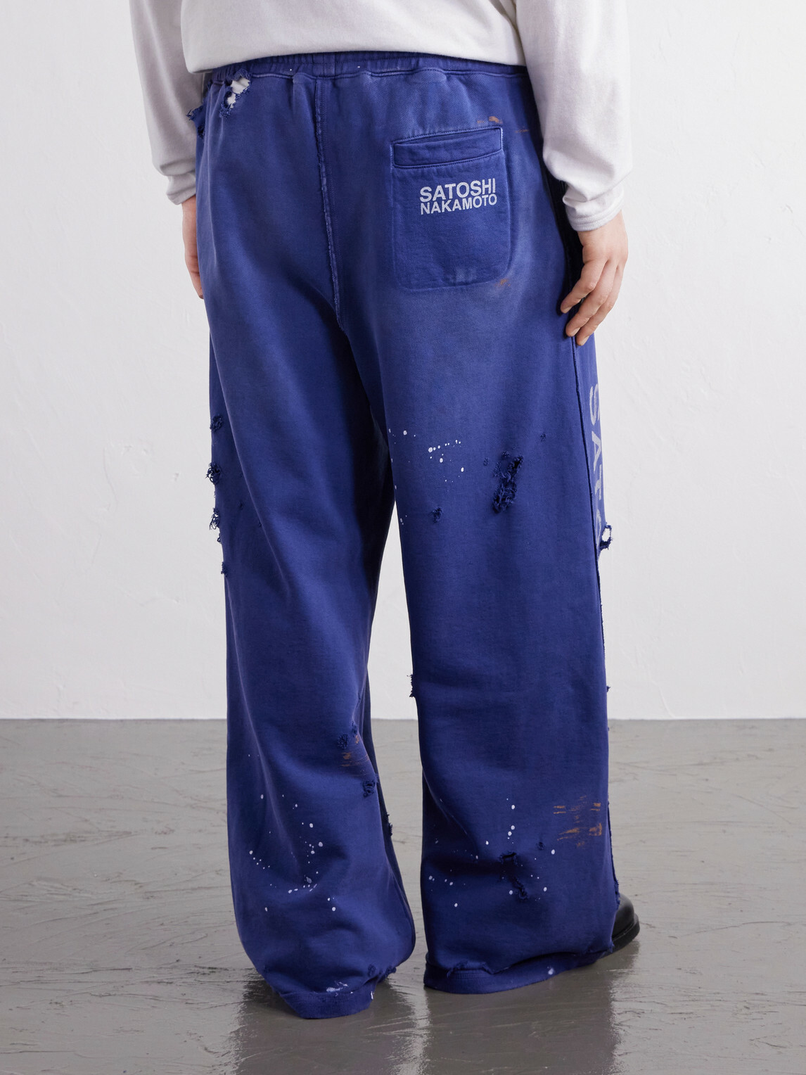 Satoshi Nakamoto - Luke Logo-Printed Paint-Splattered Distressed Cotton-Jersey Drawstring Sweatpants - Blue