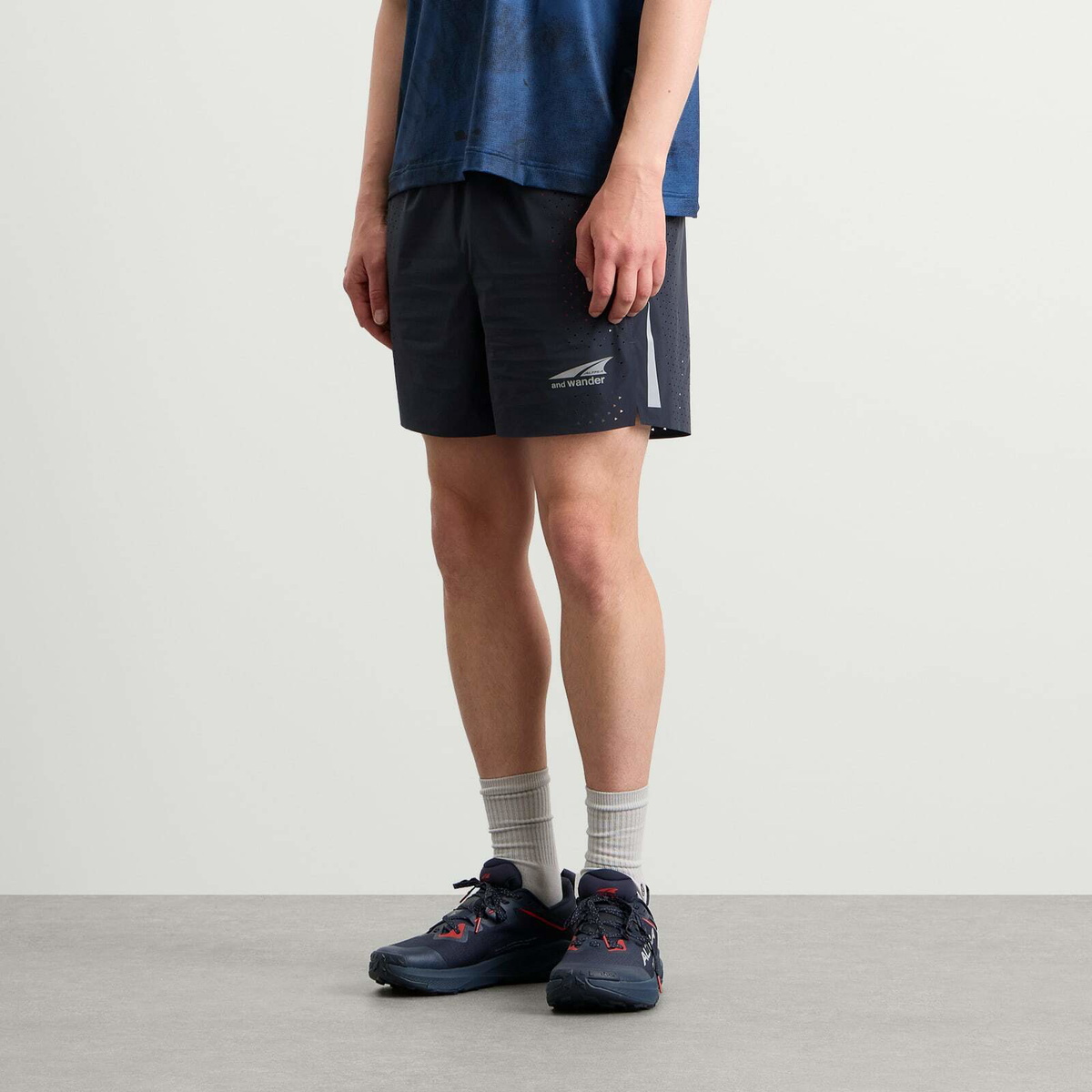 and wander Men's x Altra Ventilation Shorts in Navy